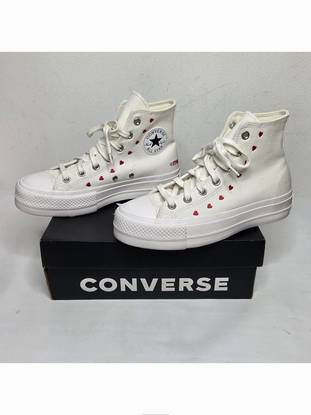 Converse CTAS Lift High Platform Sneaker Size 8 Valentine Embroider Hearts Love